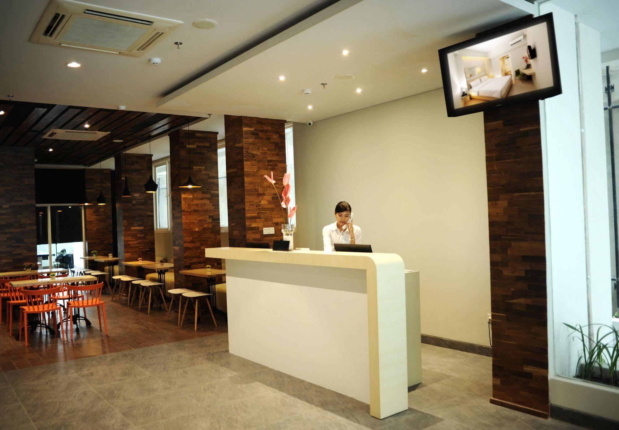 סוראבאיה Cleo Hotel Tunjungan מראה חיצוני תמונה
