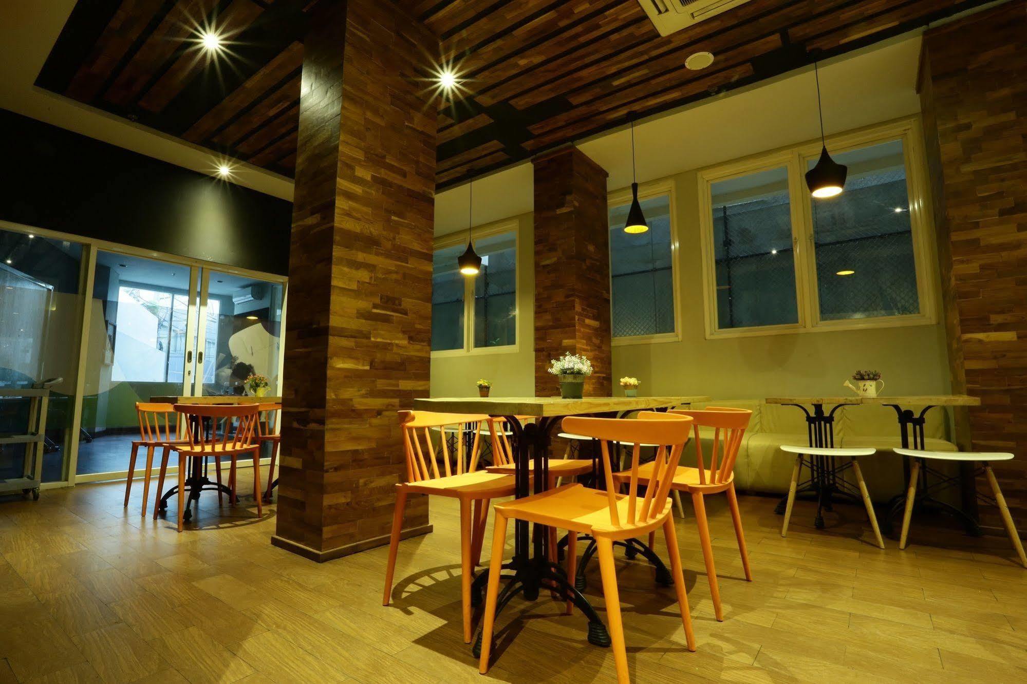 סוראבאיה Cleo Hotel Tunjungan מראה חיצוני תמונה