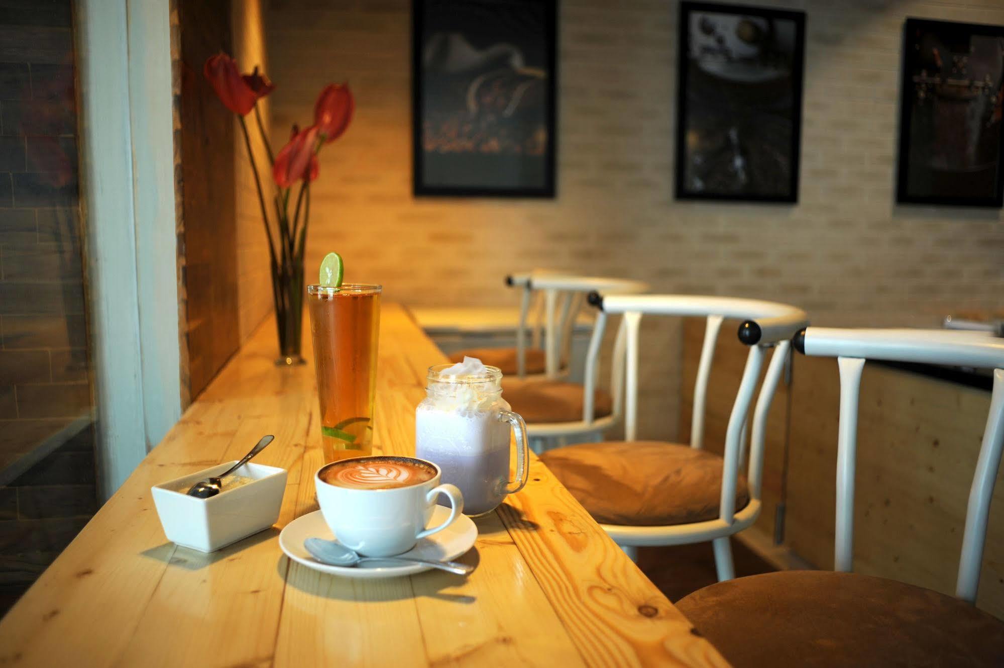 סוראבאיה Cleo Hotel Tunjungan מראה חיצוני תמונה